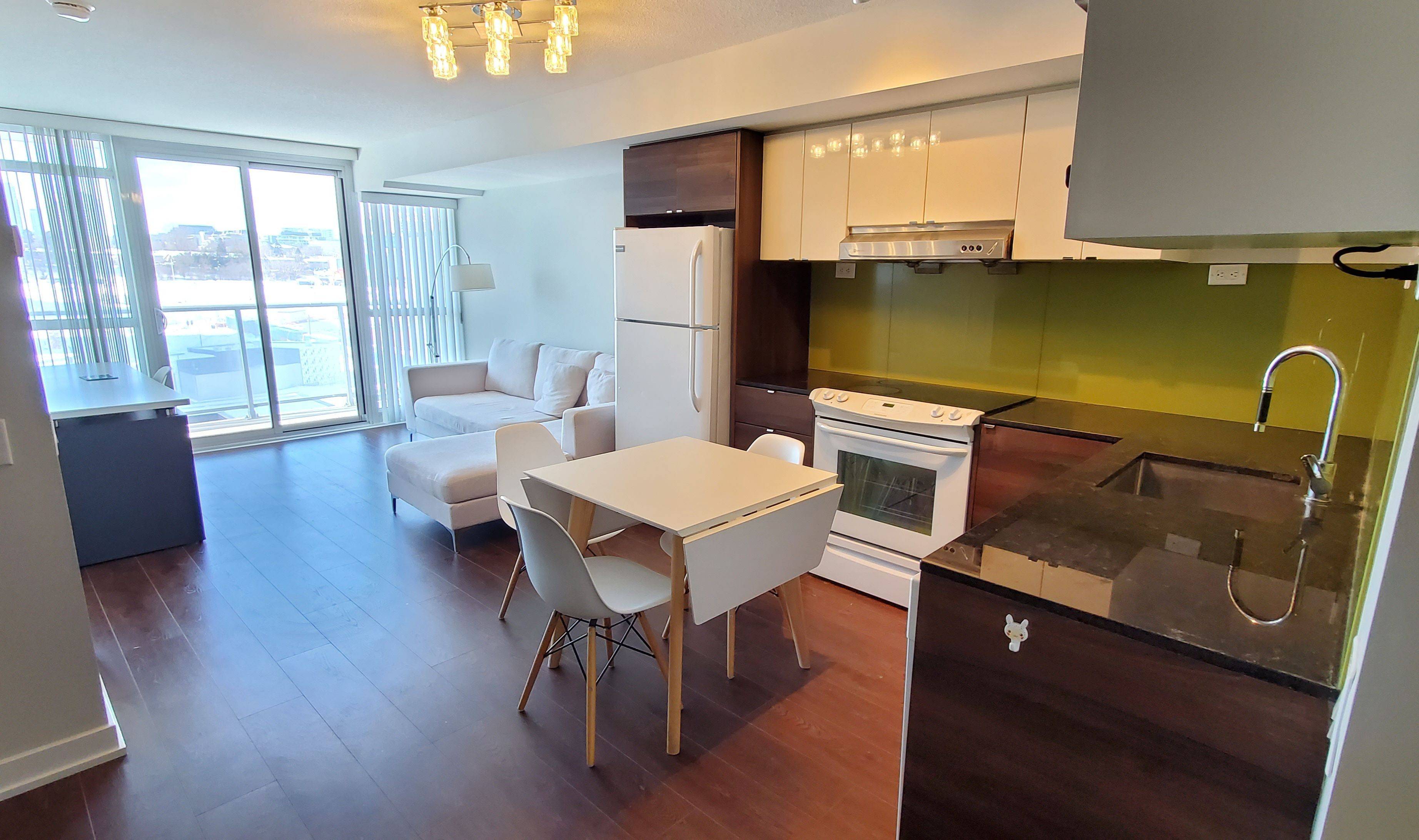 Toronto C15, ON M2K 0C2,121 Mcmahon DR #811
