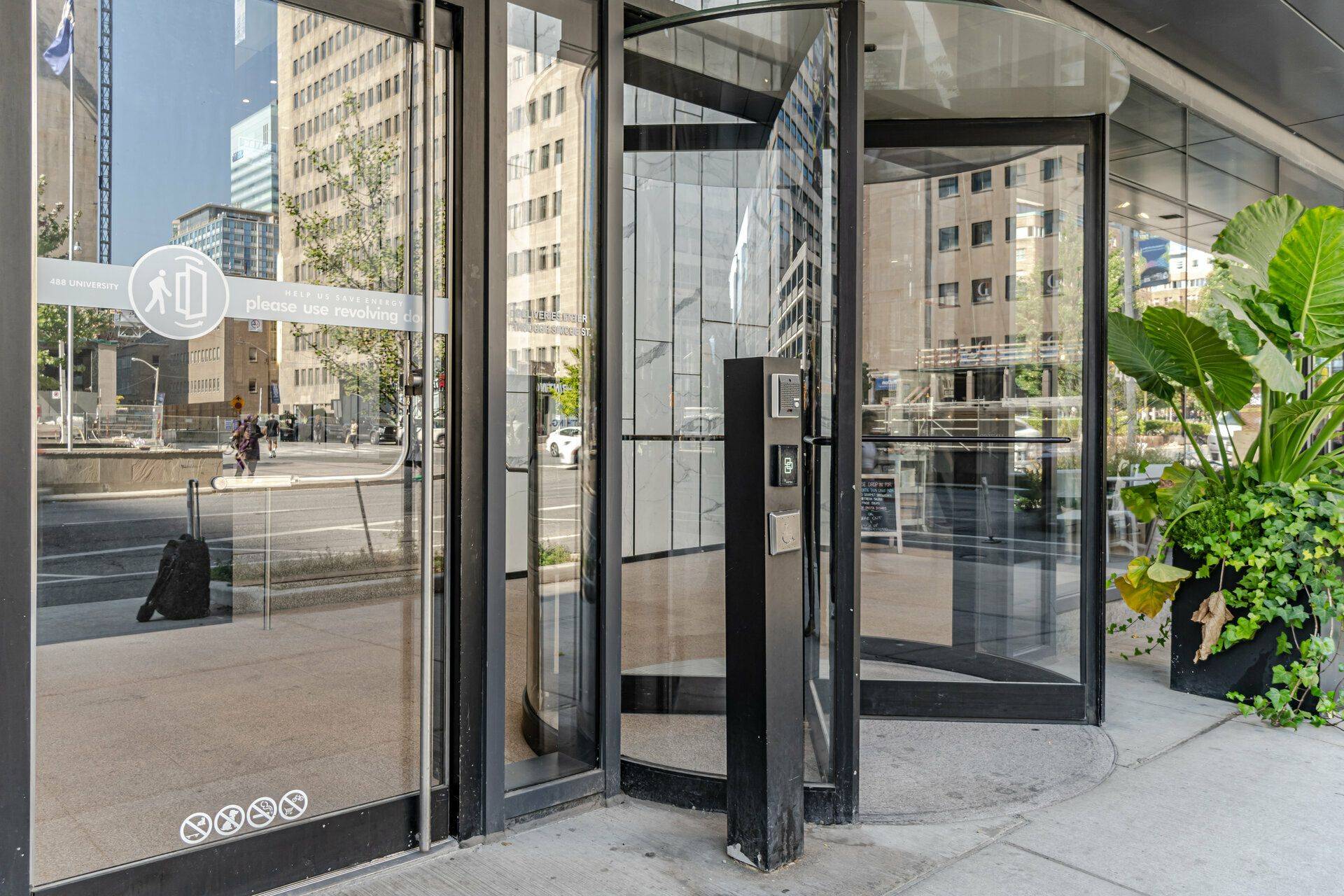 488 University AVE S #2507, Toronto C01, ON M5G 0C1