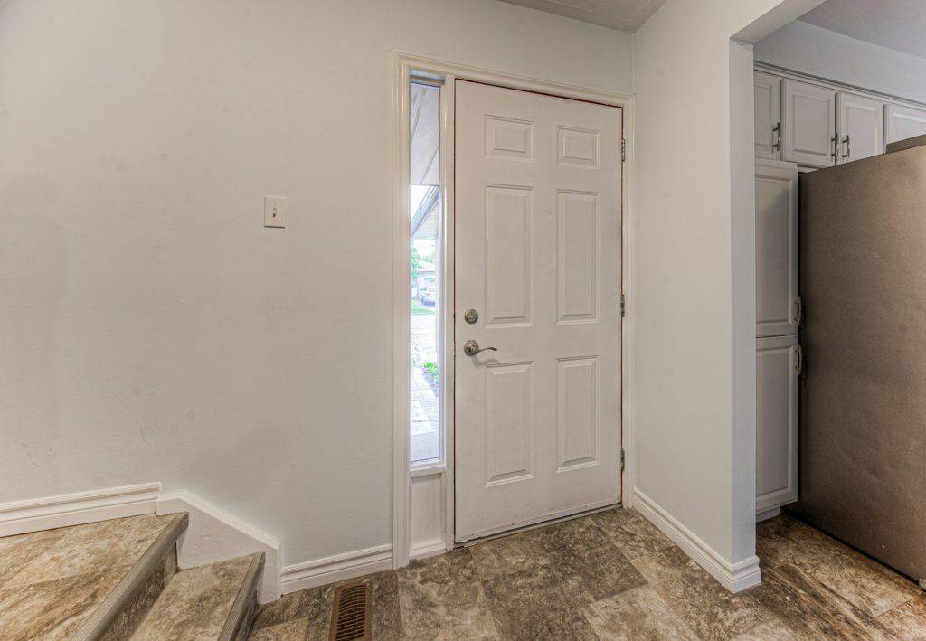 Kitchener, ON N2E 3E7,16 Windale CRES