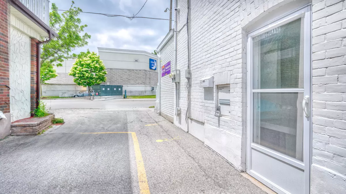 Oshawa, ON L1J 4E9,27 Warren AVE #Bsmt