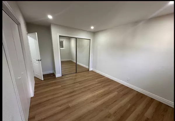 Burlington, ON L7N 3B8,608 Thornwood AVE
