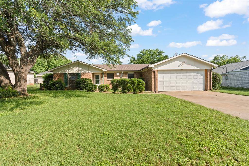 1218 Wedgewood Drive,  Cleburne,  TX 76033