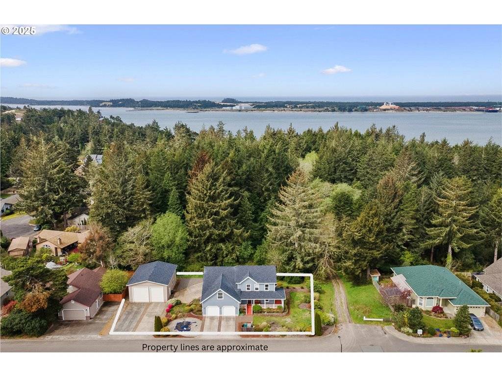 992 SEAGATE AVE, Coos Bay, OR 97420