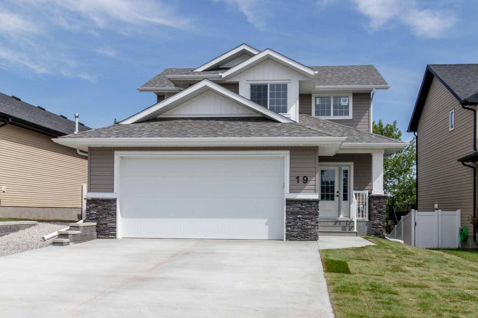 19 Cole Way, Sylvan Lake, AB T4S 0L6
