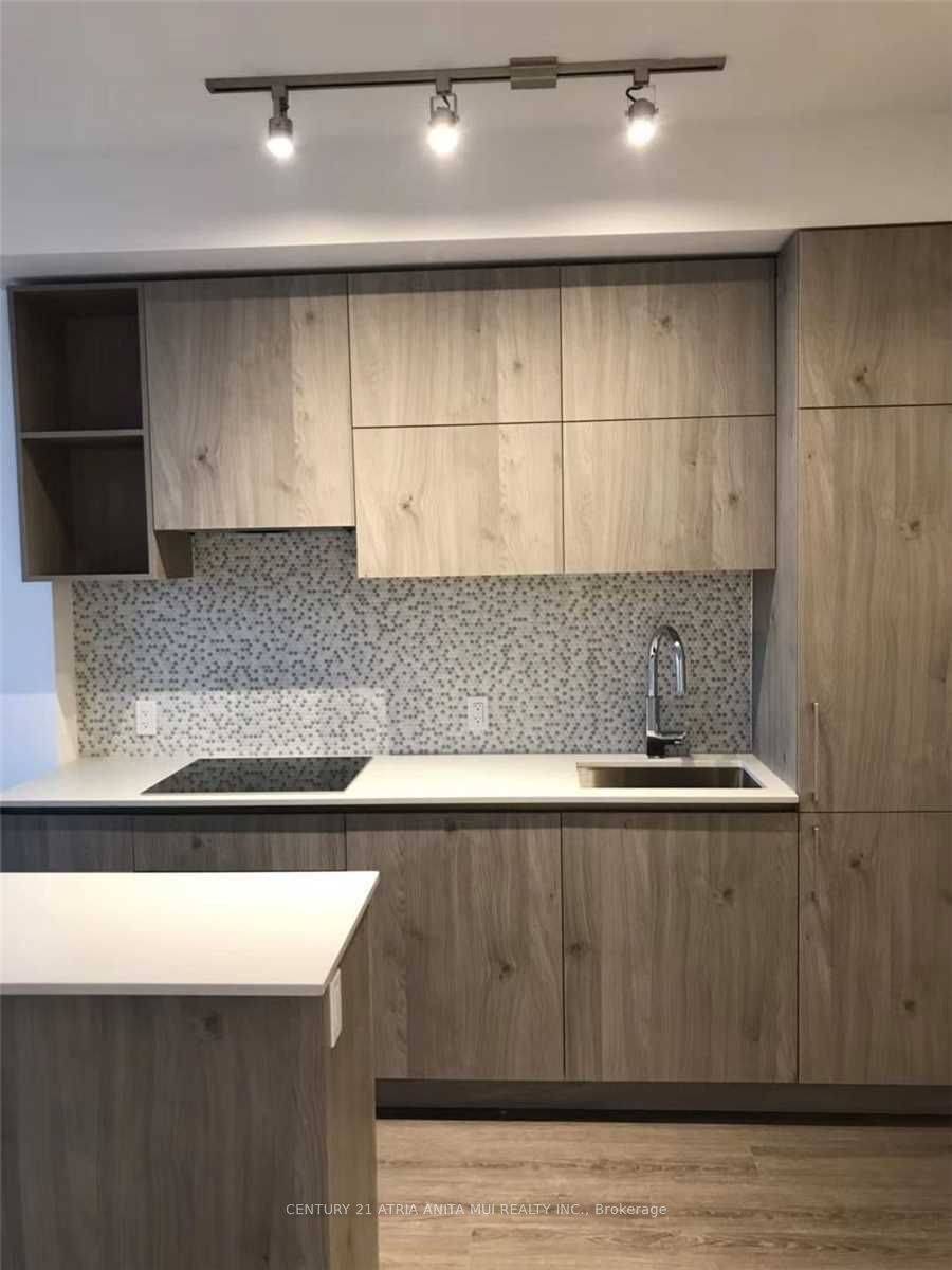 Toronto C02, ON M4W 1L1,1 Yorkville AVE #2210