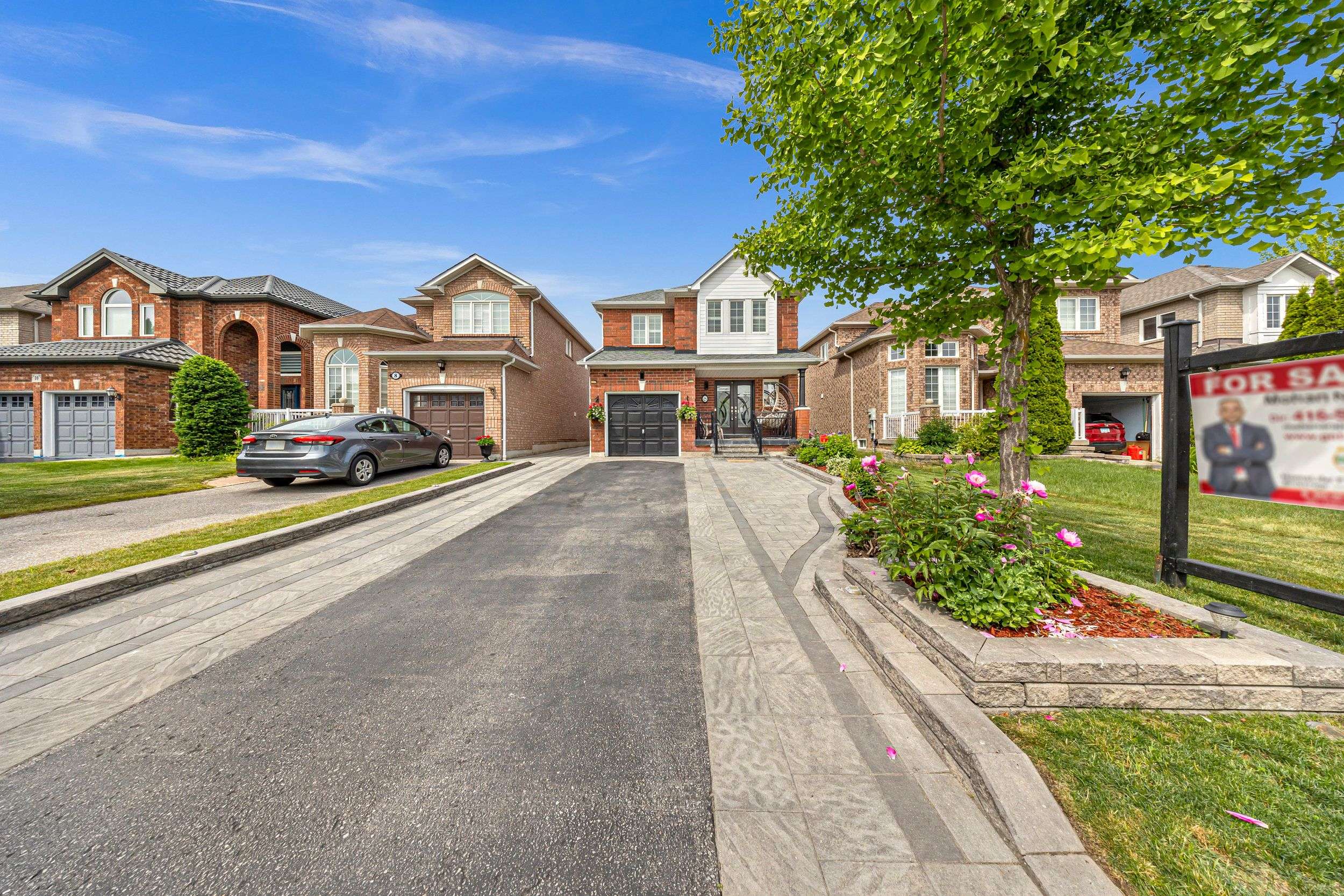 Whitby, ON L1R 3B2,6 Floree ST