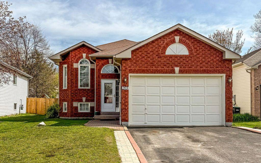 203 Dyer DR, Wasaga Beach, ON L9Z 1L9