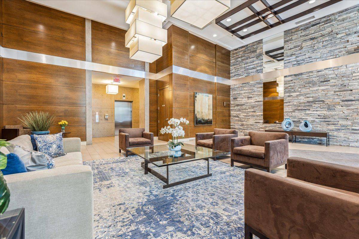 Mississauga, ON L5G 0A3,1 Hurontario ST #316