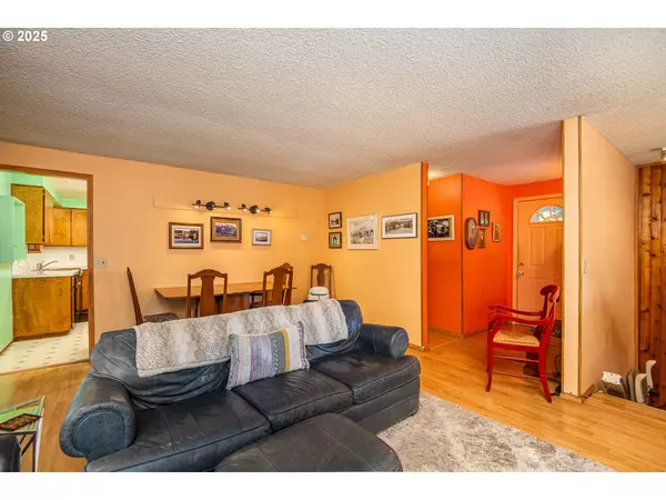 Springfield, OR 97478,566 65TH ST