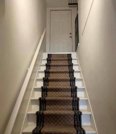 Niagara Falls, ON L2G 4Y1,5559 GLENHOLME AVE #Upper