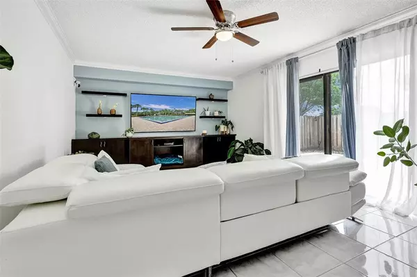 West Palm Beach, FL 33407,906 9th Way