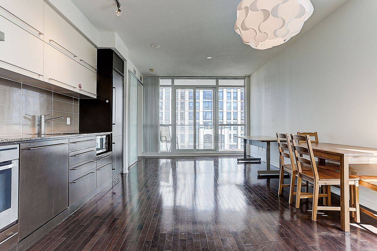Toronto C01, ON M5G 0A6,770 Bay ST #Ph506