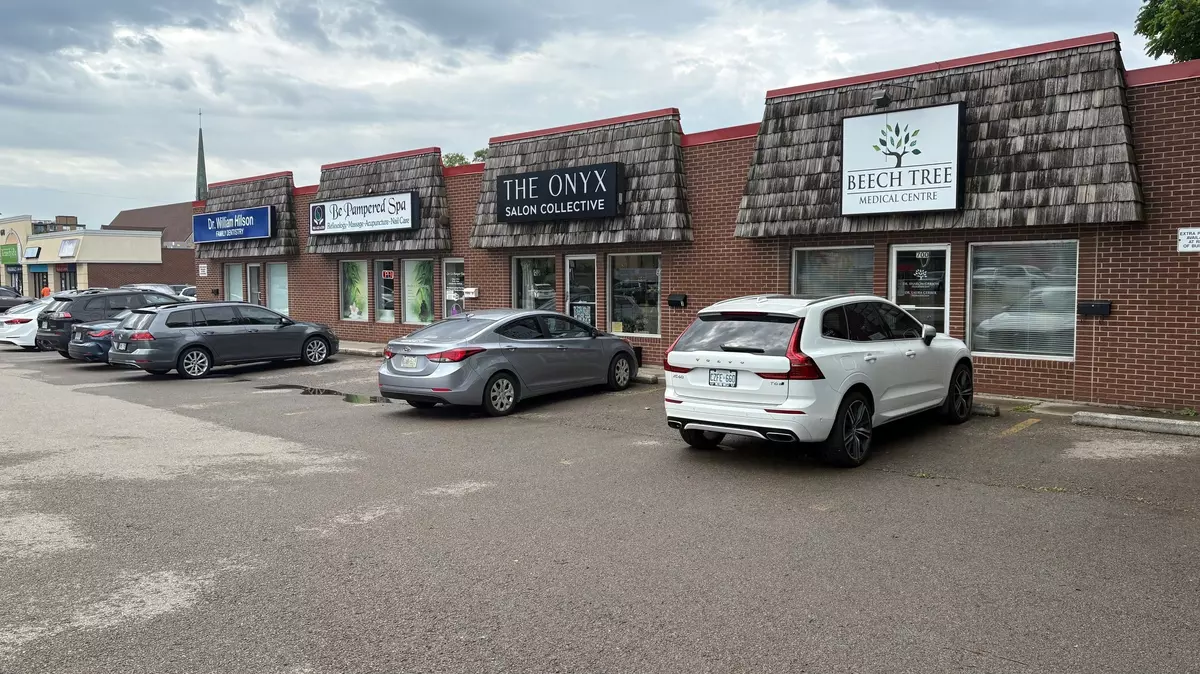 Burlington, ON L7R 3M8,700 Guelph Line #4