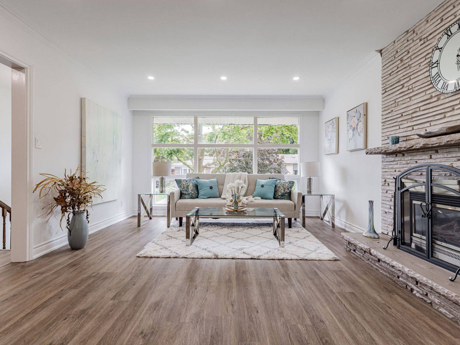 Toronto C15, ON M2K 1Y7,30 Burleigh Heights DR