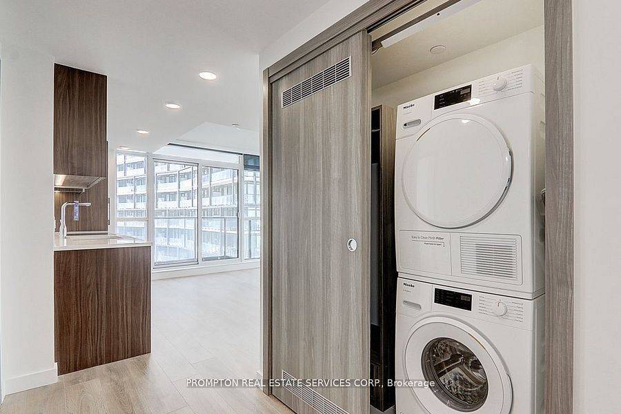 Toronto C01, ON M5V 3M6,38 Widmer ST #4111