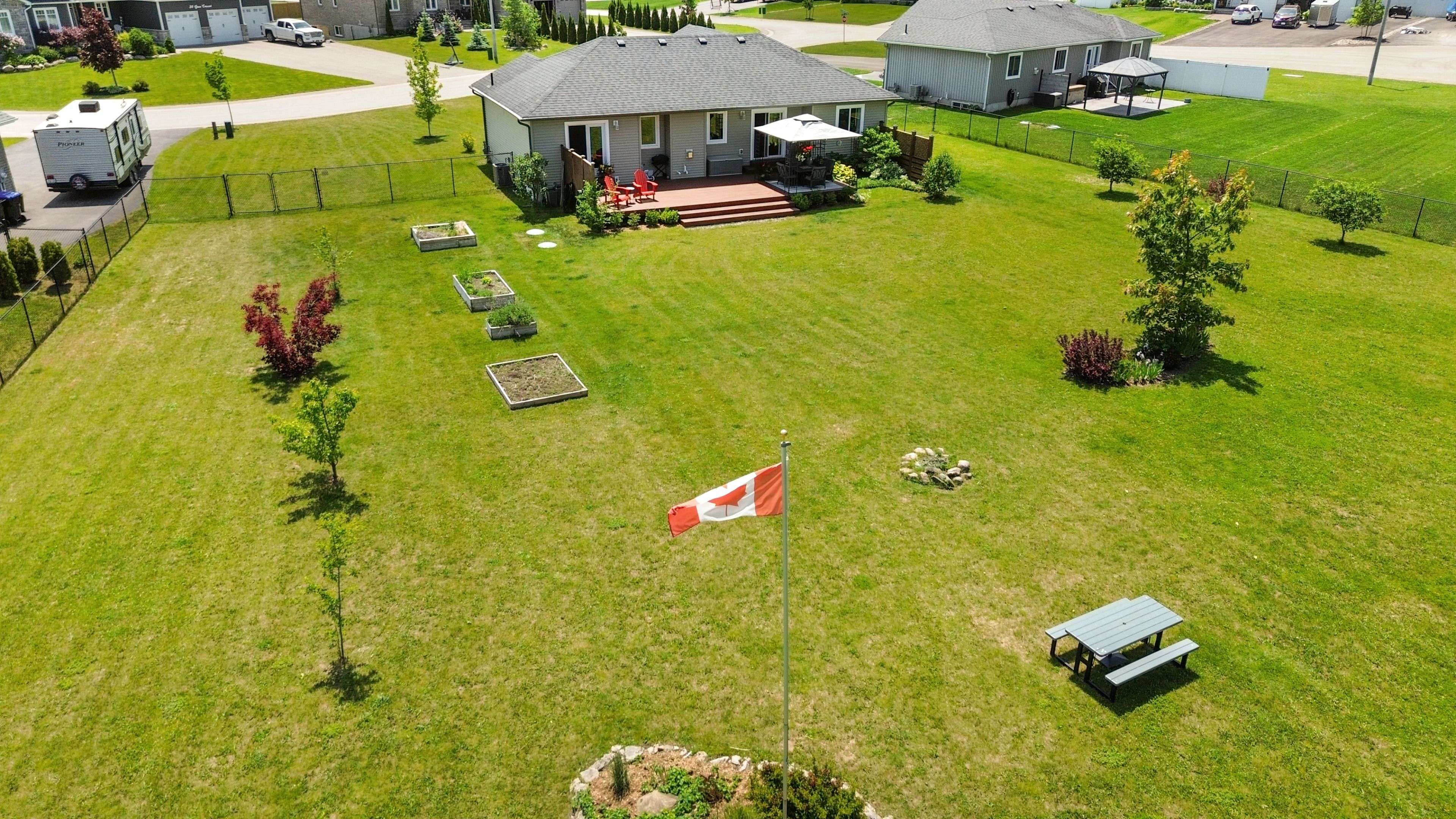 Oro-medonte, ON L3V 8N6,35 Grace CRES