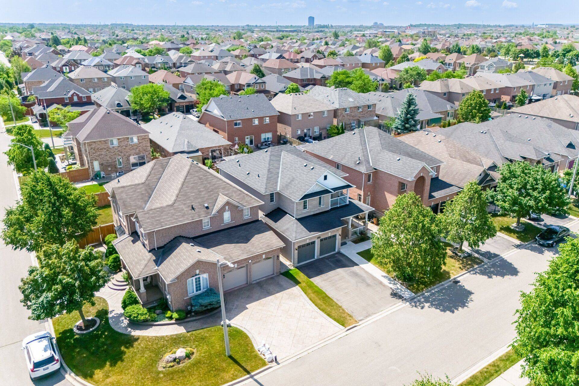 Brampton, ON L7A 2N3,22 Dovergreen DR