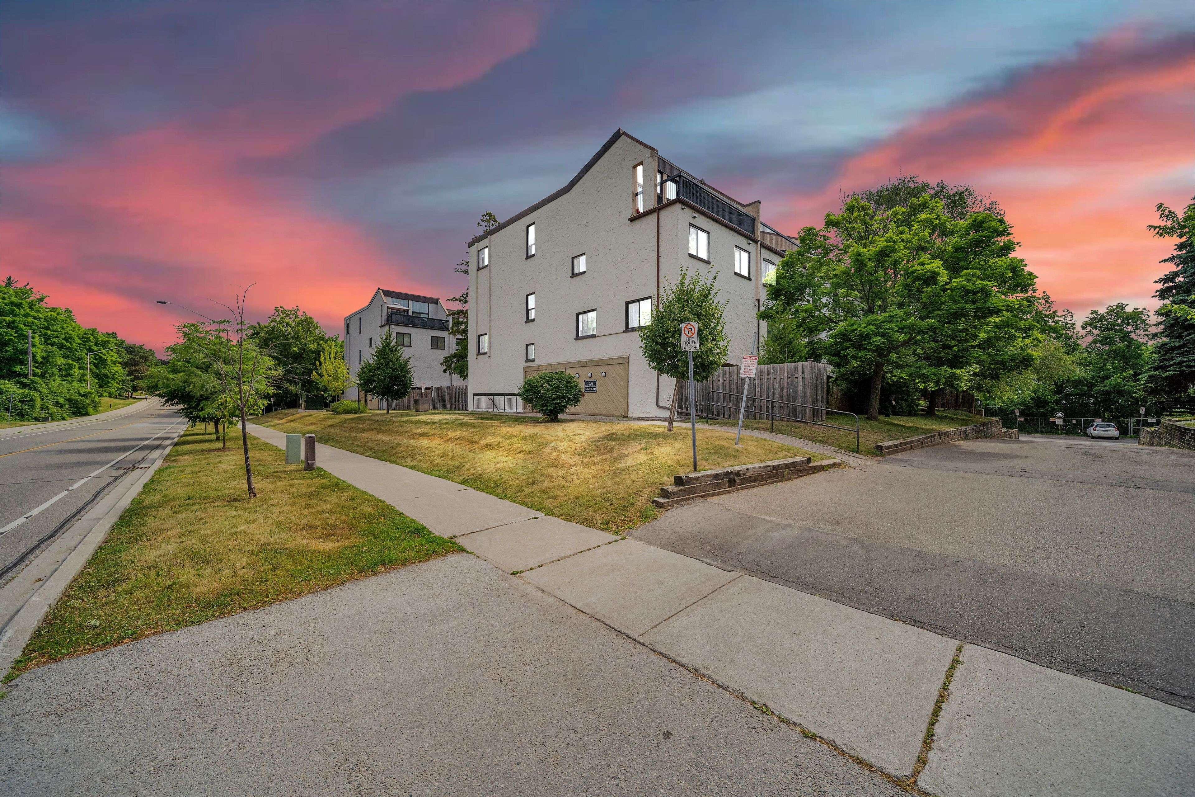 1058 Falgarwood DR #132, Oakville, ON L6H 2P3