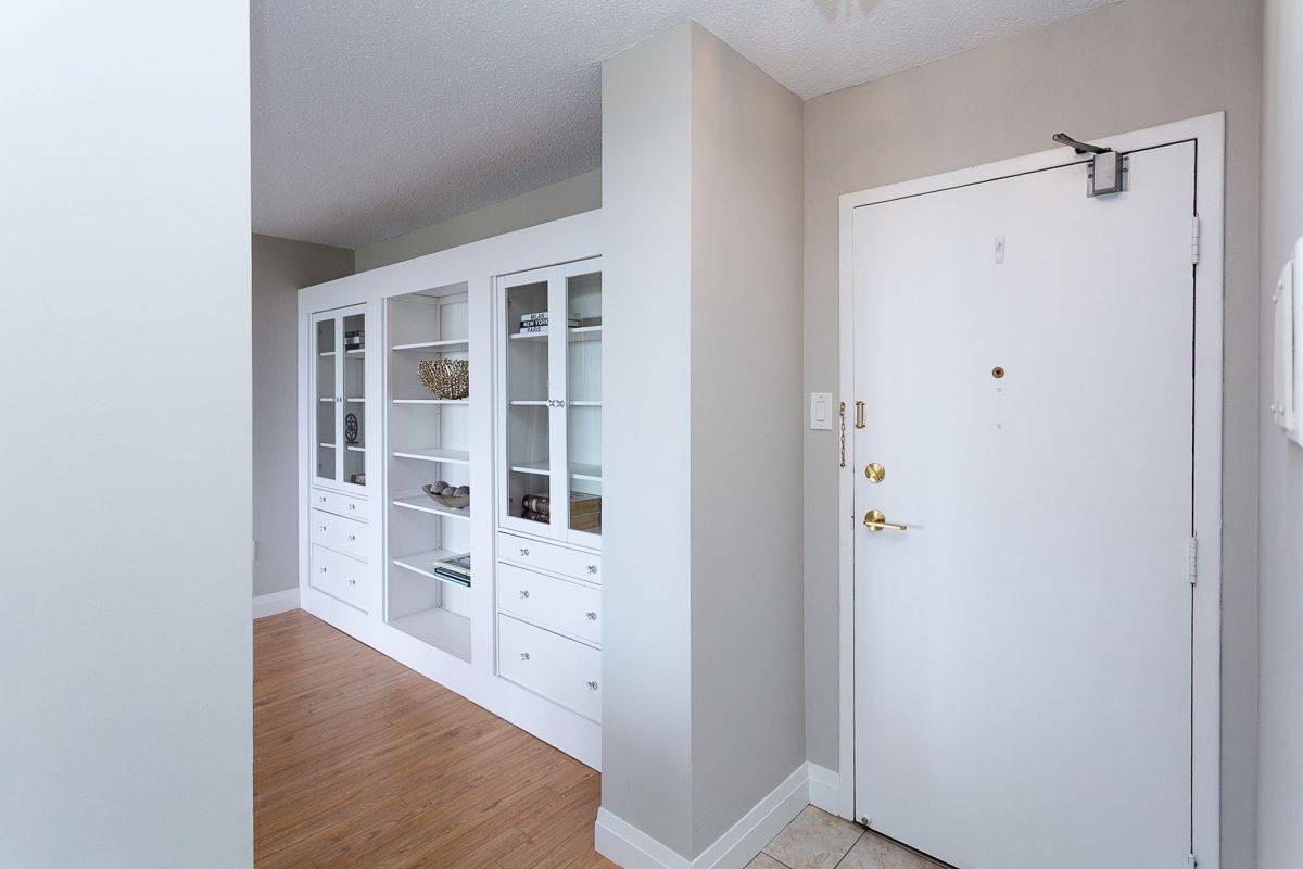Burlington, ON L7P 3P4,2055 Upper Middle RD #306