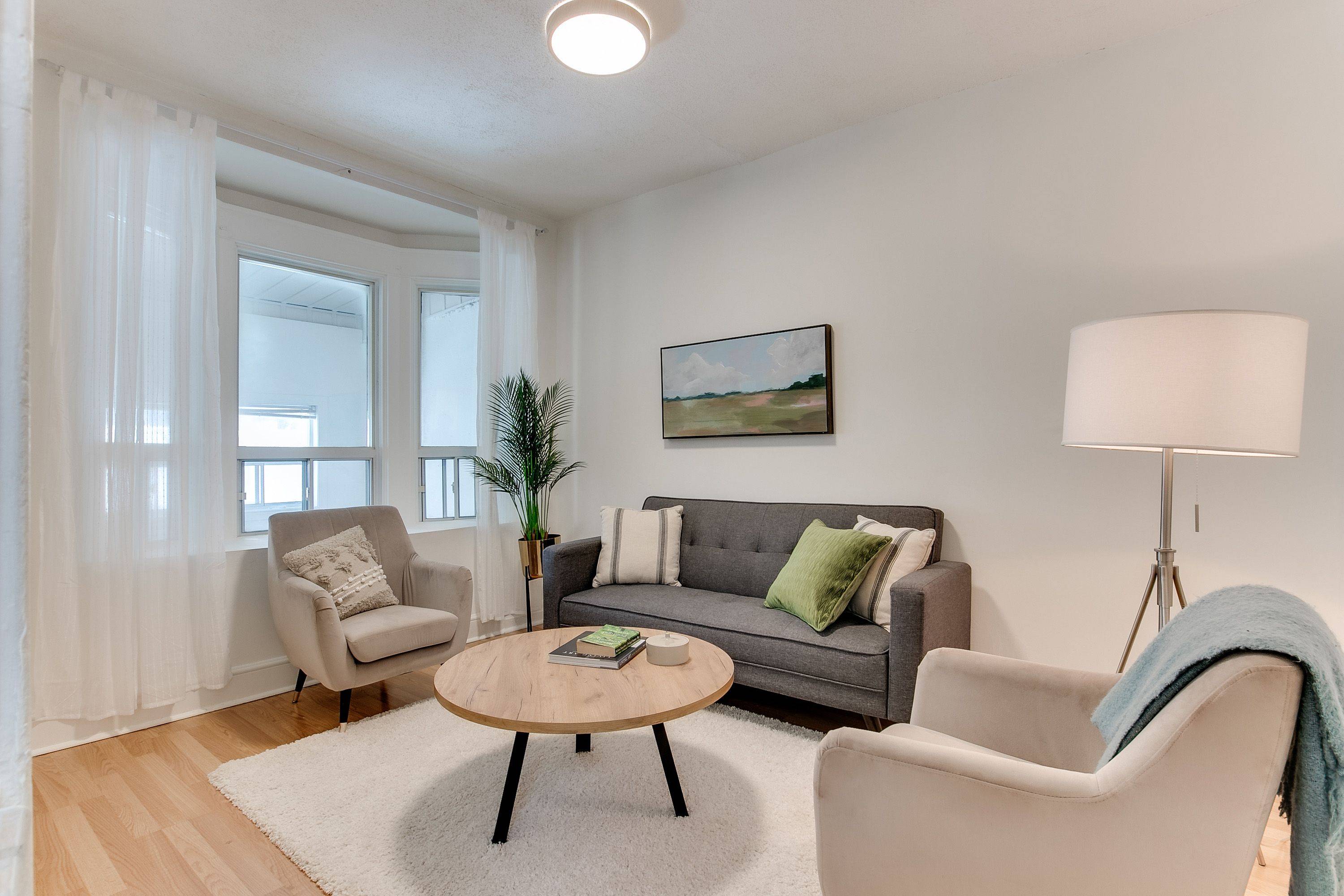 17 Wade AVE #Upper, Toronto W02, ON M6H 1P4
