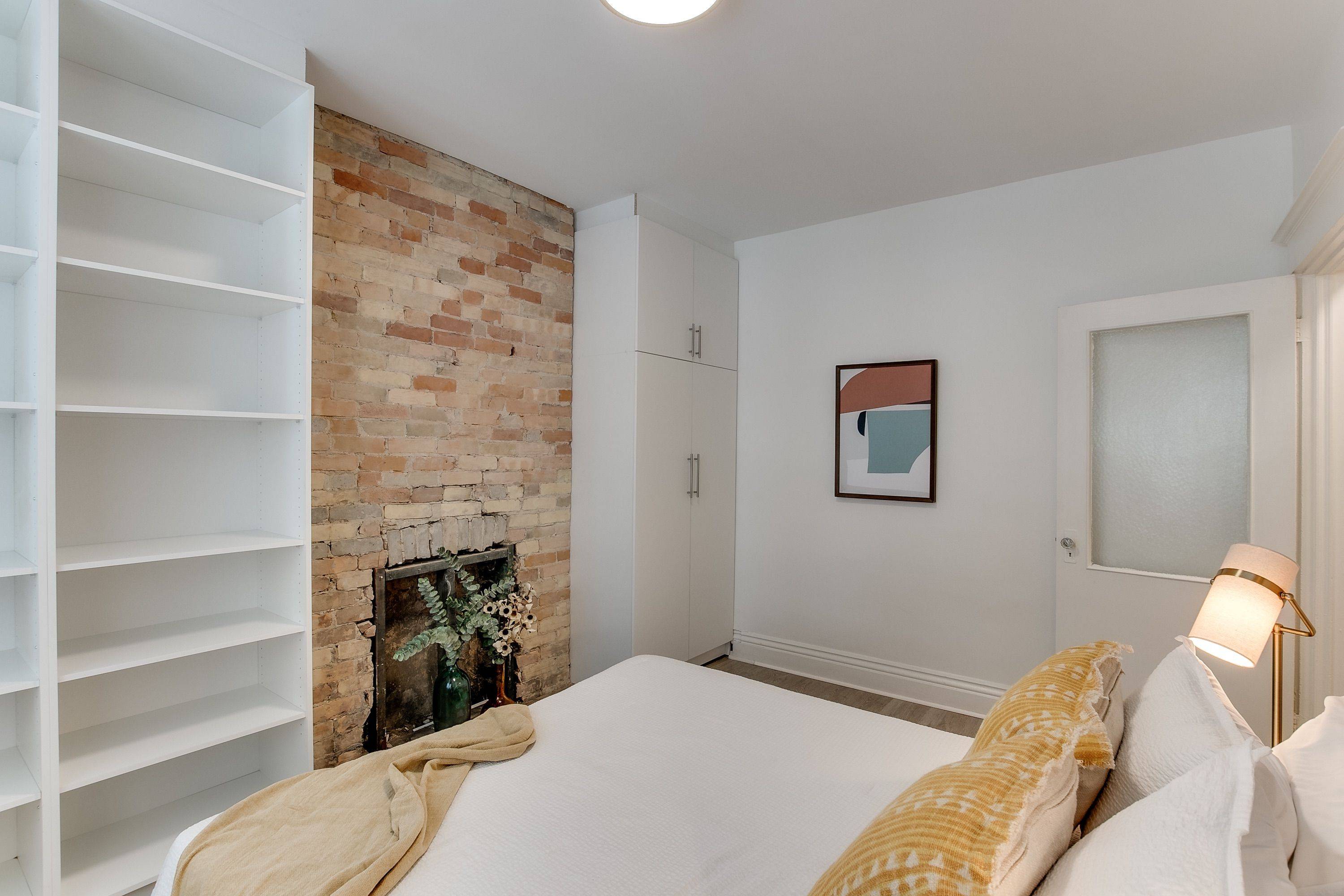 17 Wade AVE #Main, Toronto W02, ON M6H 1P4