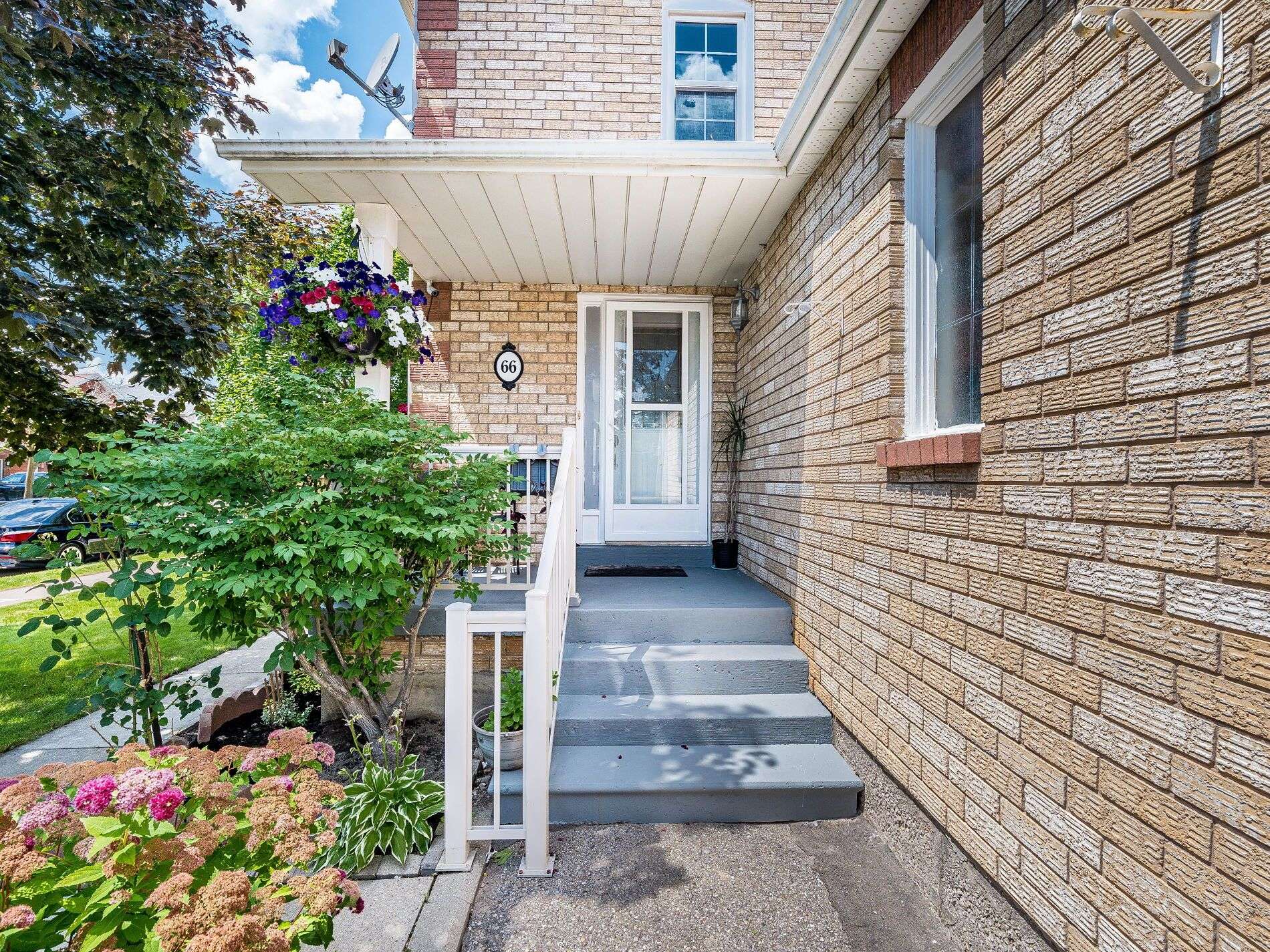 Brampton, ON L6X 4P3,66 Muirland CRES