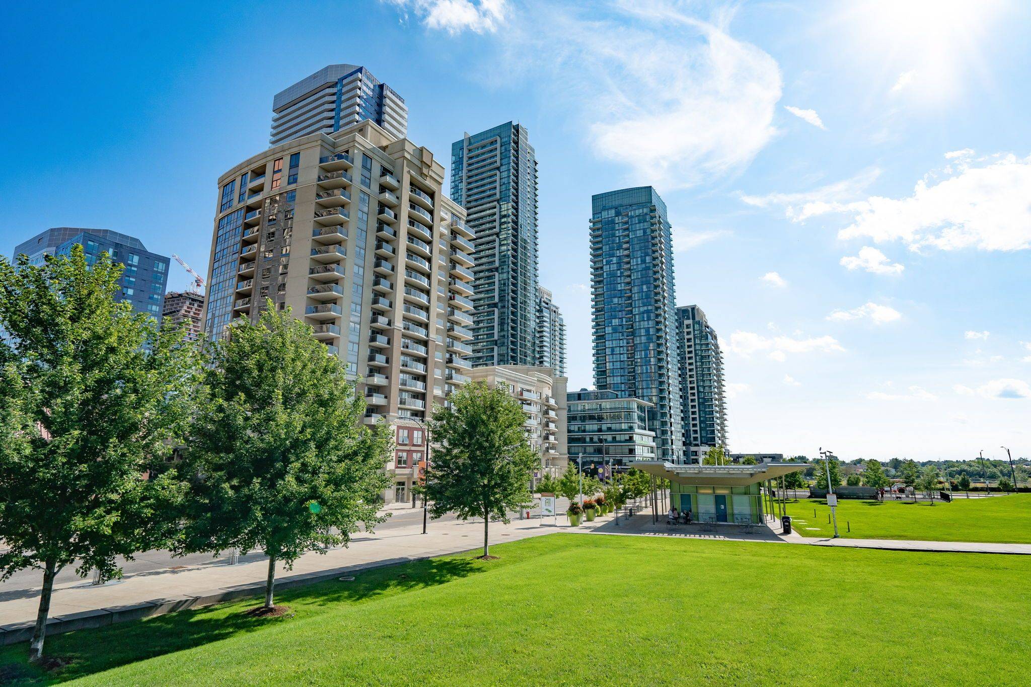 Mississauga, ON L5B 4N1,350 Princess Royal DR #808