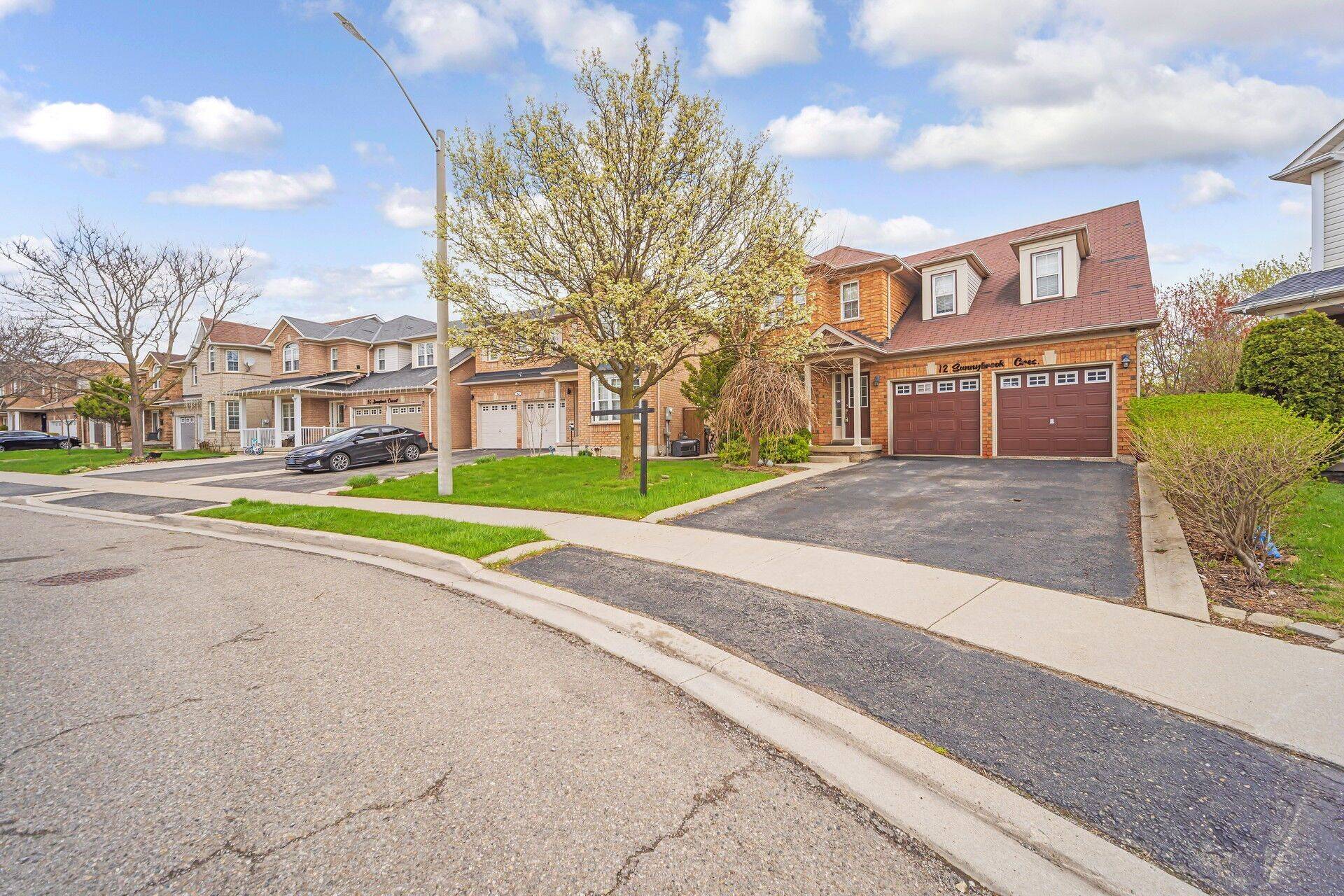 Brampton, ON L7A 1Y2,12 Sunnybrook CRES