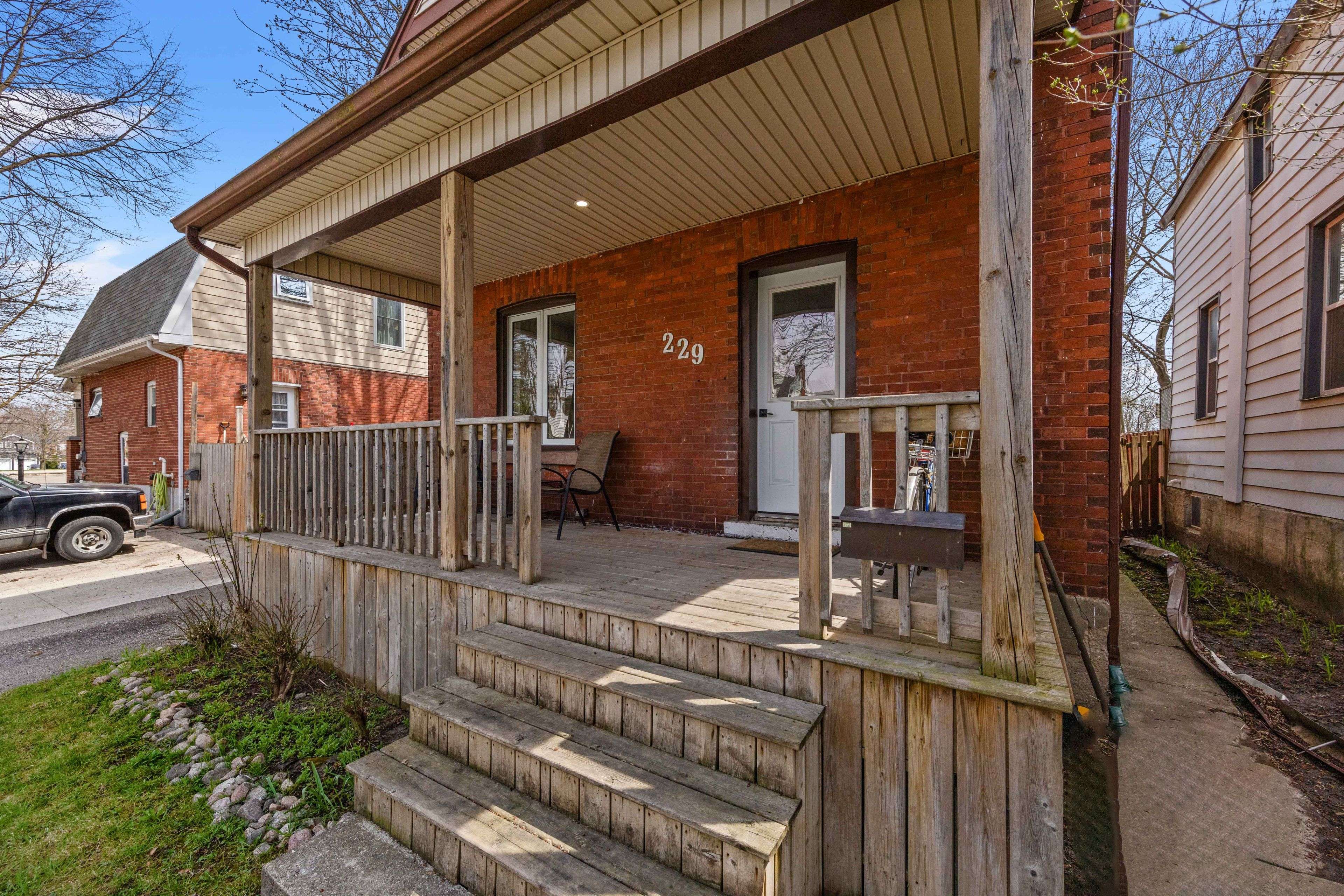 Stratford, ON N5A 4G1,229 Nile ST