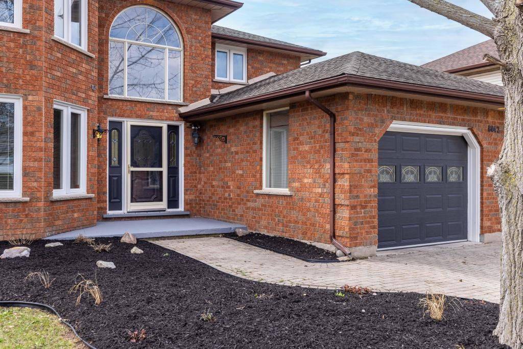 Niagara Falls, ON L2H 2W1,8042 Oakridge Drive DR