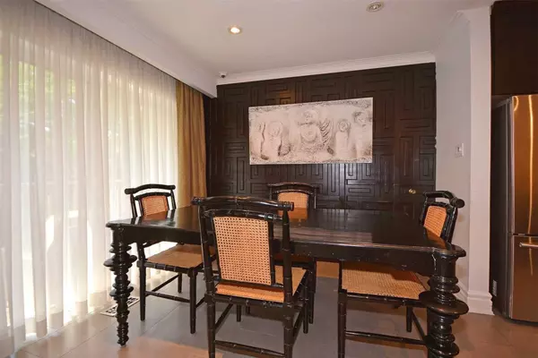 Toronto C13, ON M4A 1P5,23 Pitcairn CRES