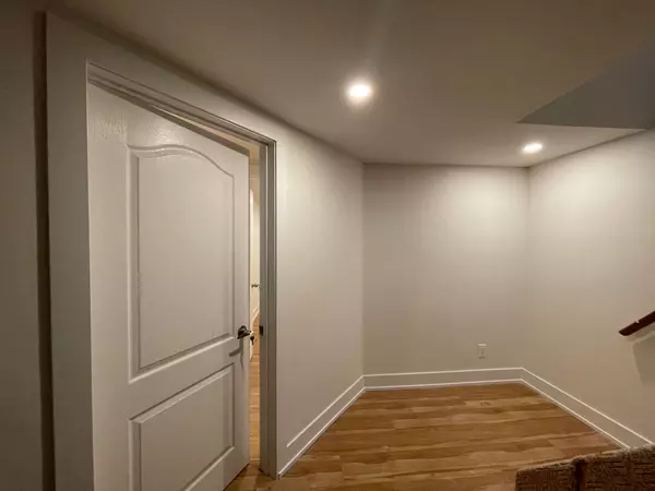 Pickering, ON L1W 2L2,954 Timmins Gdns GDNS N #2BR Basemnt