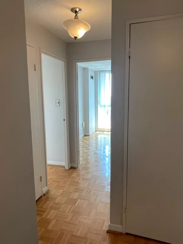 Mississauga, ON L5A 3S8,1300 Mississauga Valley BLVD #703