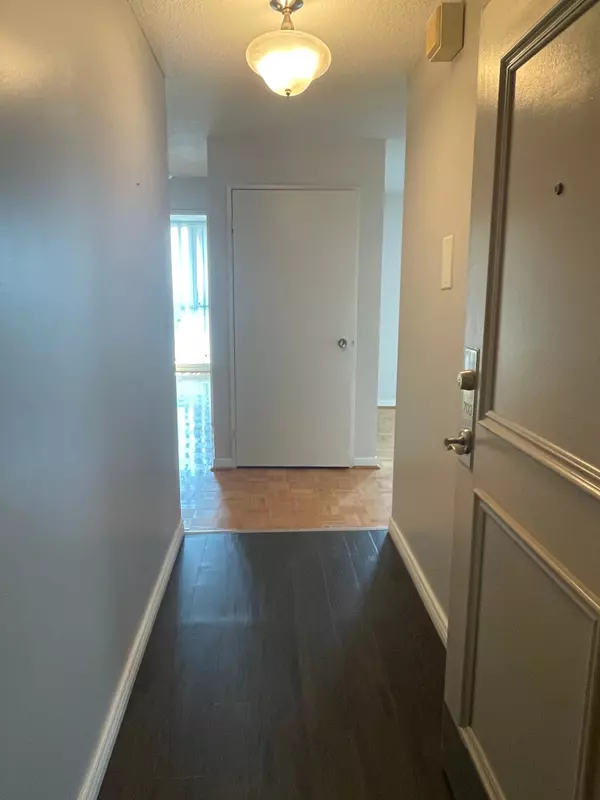 Mississauga, ON L5A 3S8,1300 Mississauga Valley BLVD #703