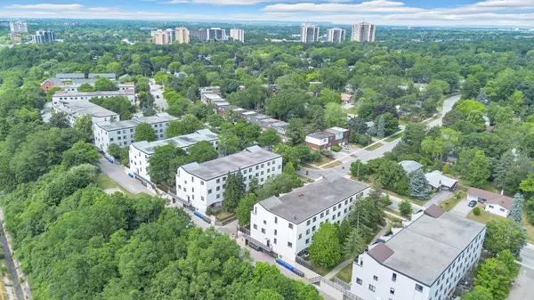 Oakville, ON L6H 2P3,1058 Falgarwood DR #132