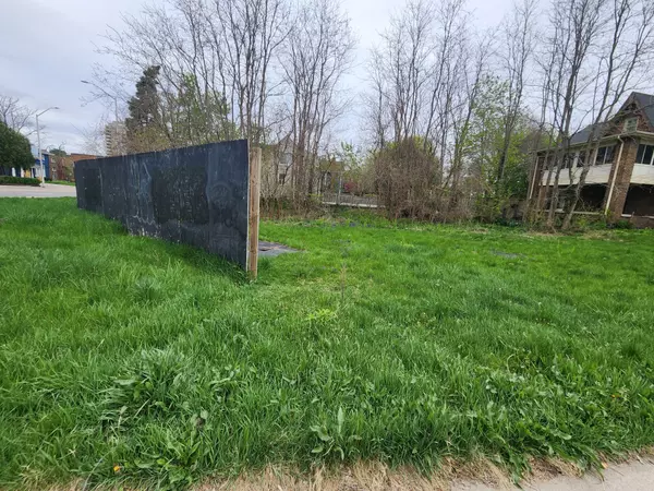 Burlington, ON L7R 2H4,685 Brant ST