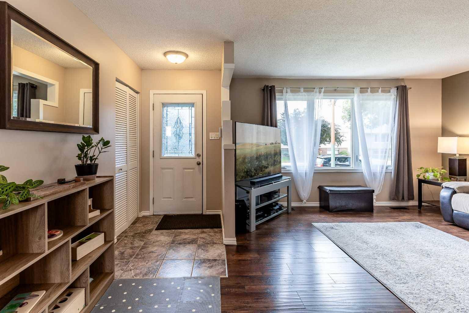 Medicine Hat, AB T1C1A7,321 18 ST Northeast