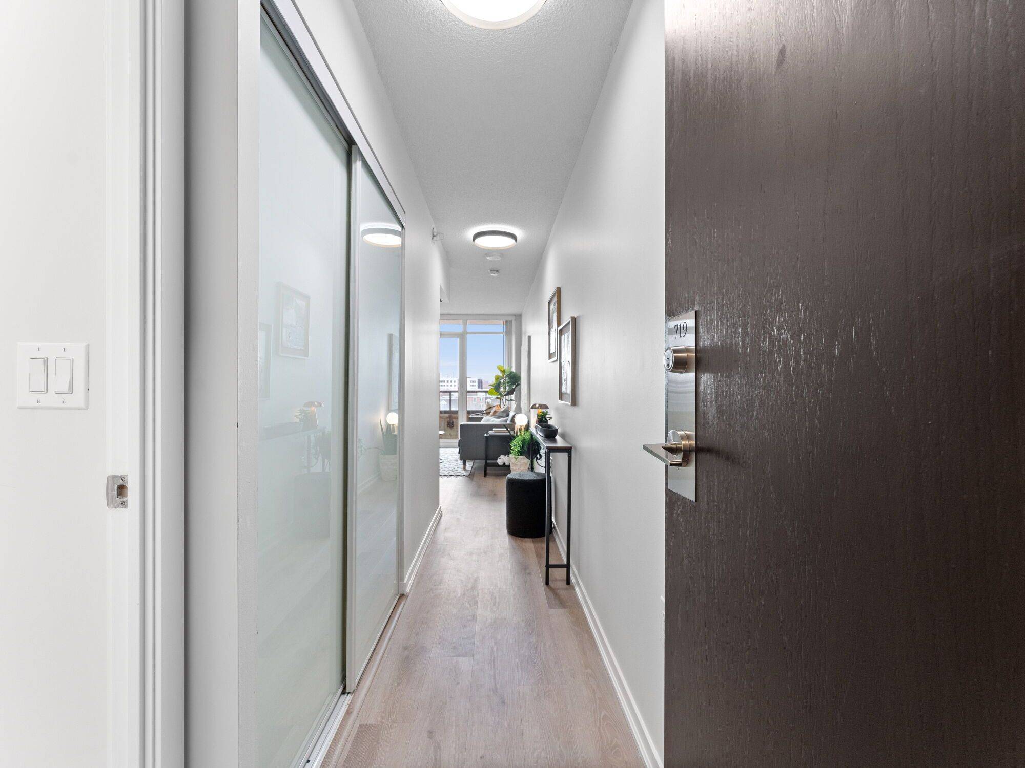 Toronto C01, ON M6J 0C7,36 Lisgar ST #719W