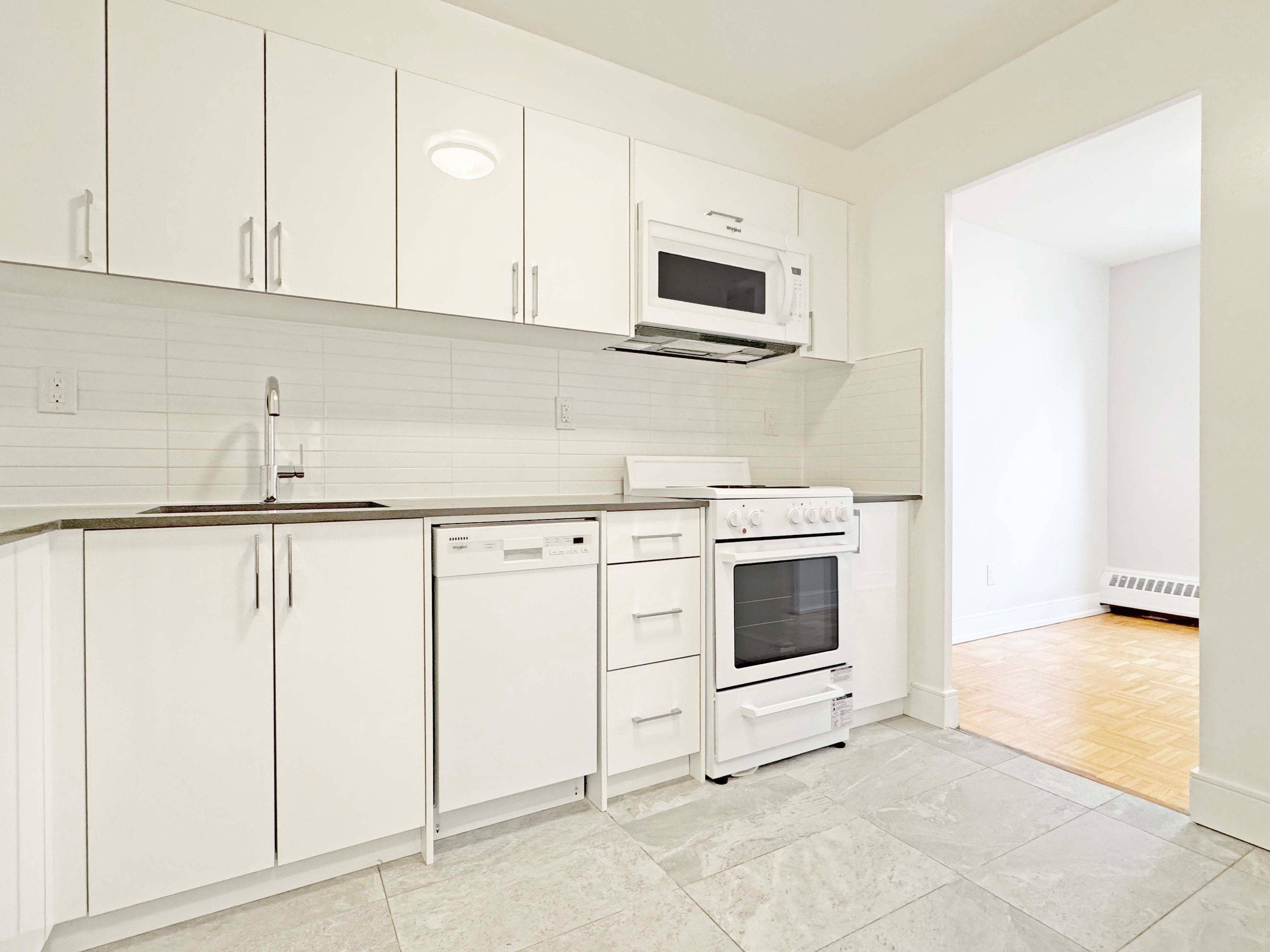 Toronto C10, ON M4P 1M4,490 Eglinton AVE E #206