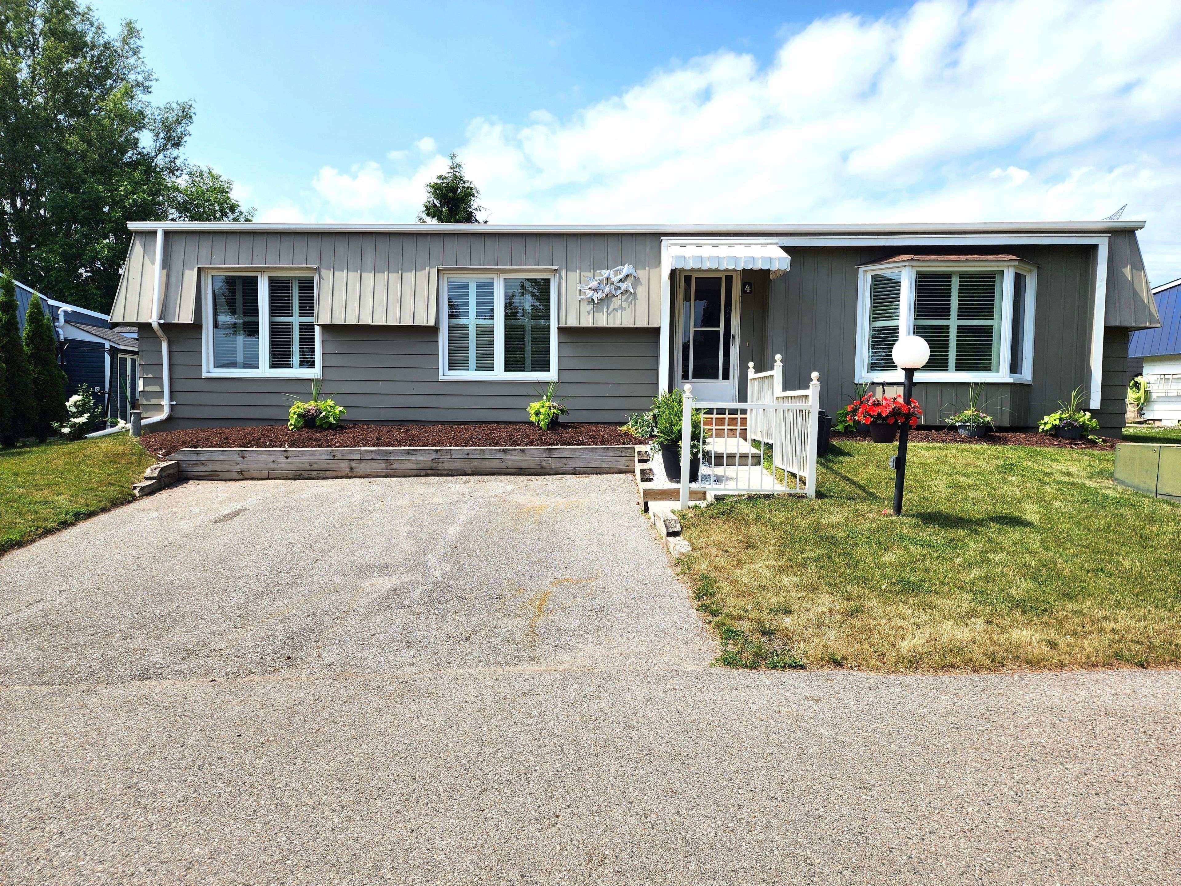 4 Champlain CT, Clarington, ON L1B 1A5