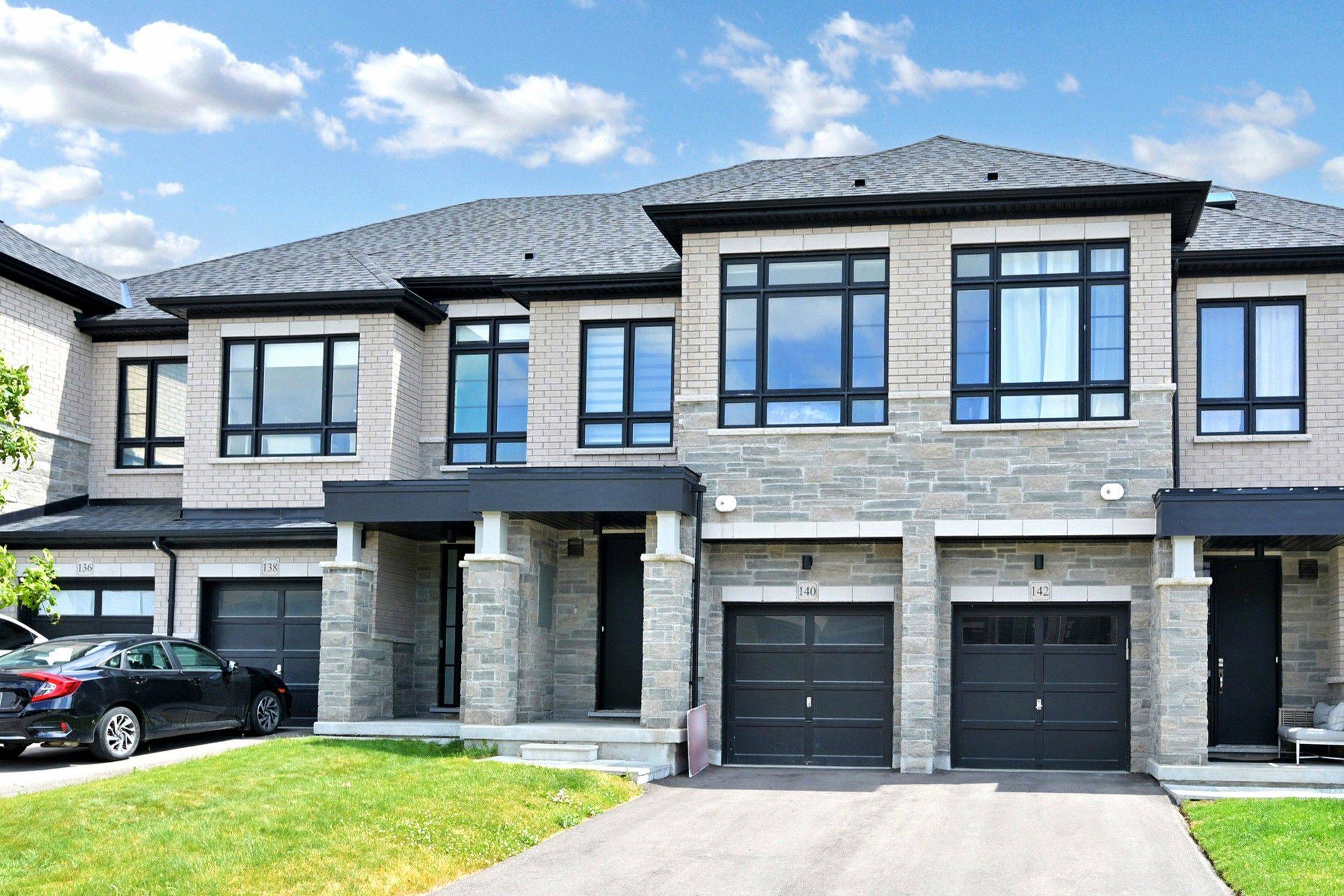 Whitby, ON L1P 0N1,140 Closson DR