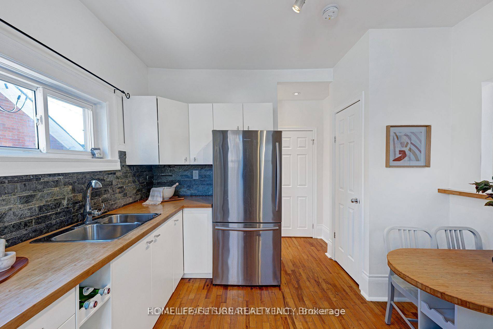 Oshawa, ON L1G 1Z1,92 Adelaide AVE E #Unit 1