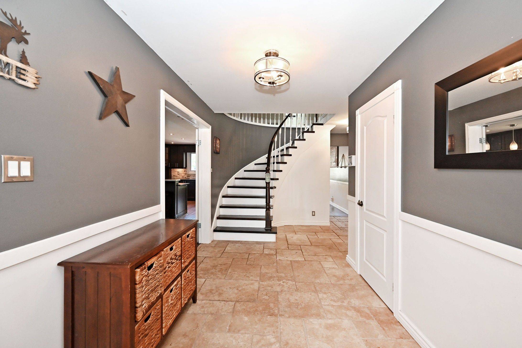 Georgina, ON L4P 3L2,75 Castille CRES