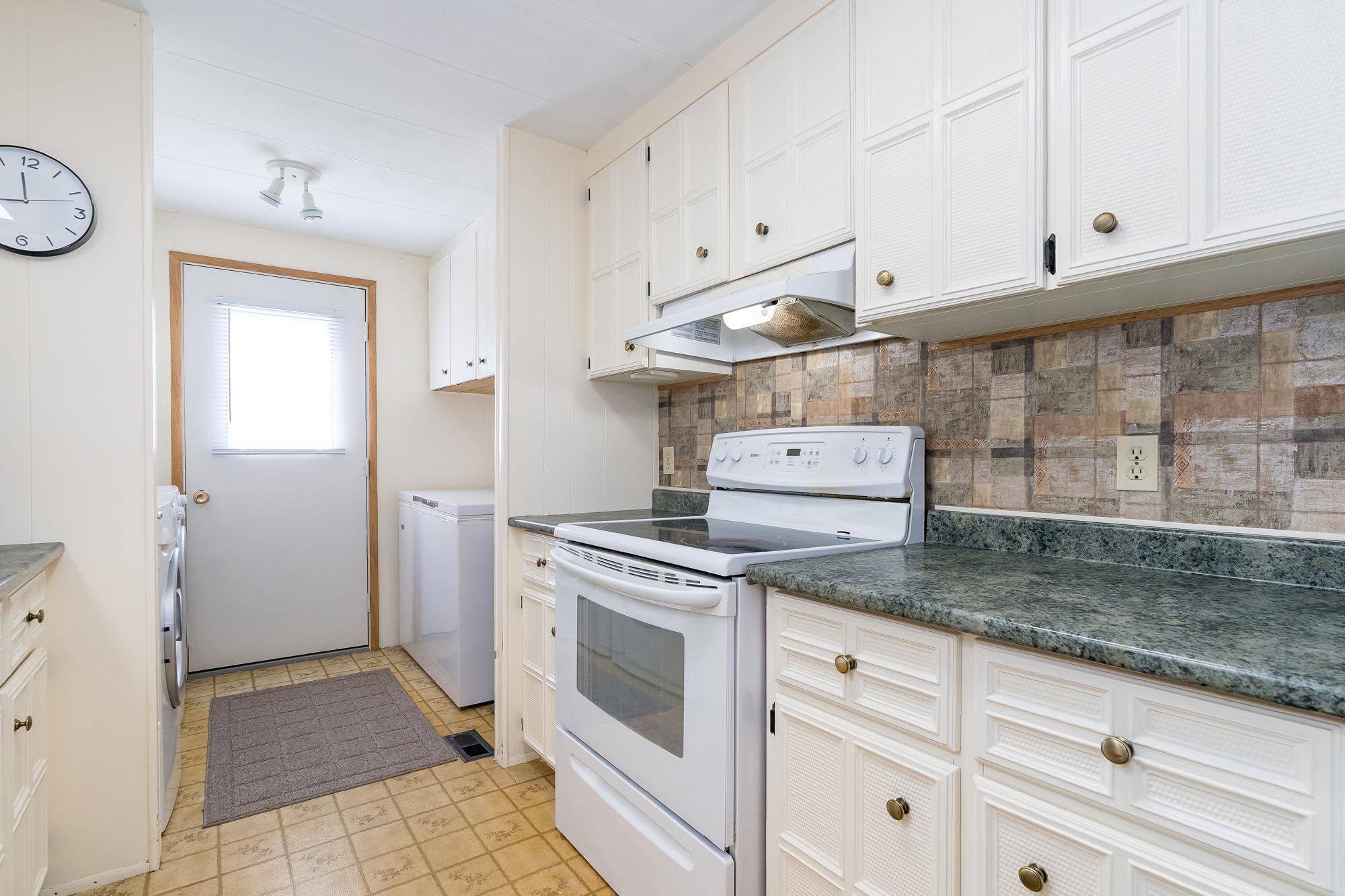 Innisfil, ON L9S 1P8,19 Mimosa DR
