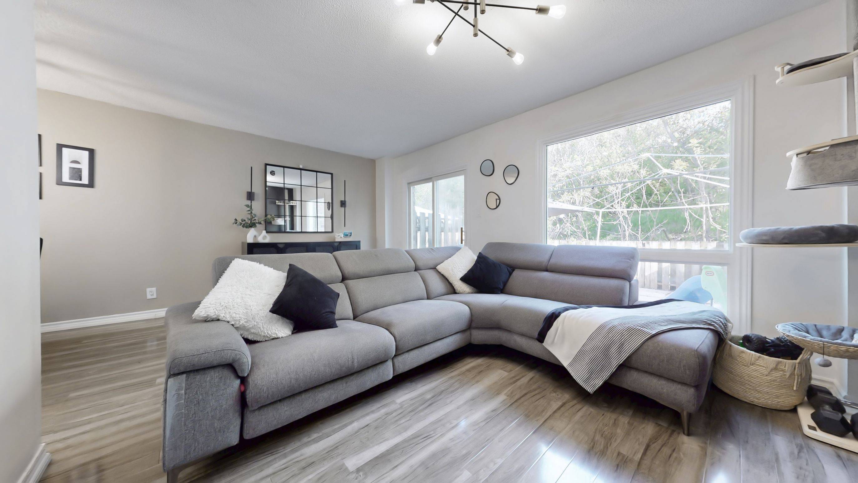 Barrie, ON L4N 3T5,52 Adelaide ST #32