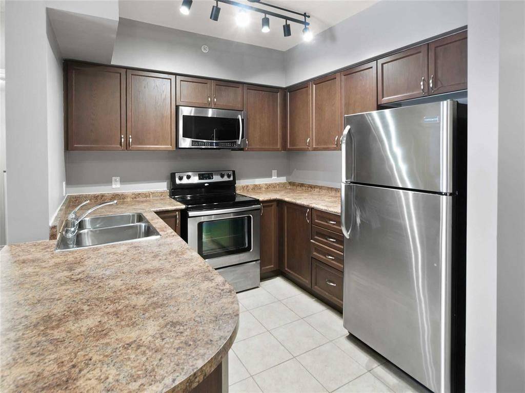 Barrie, ON L4N 5T5,39 Ferndale DR S #104