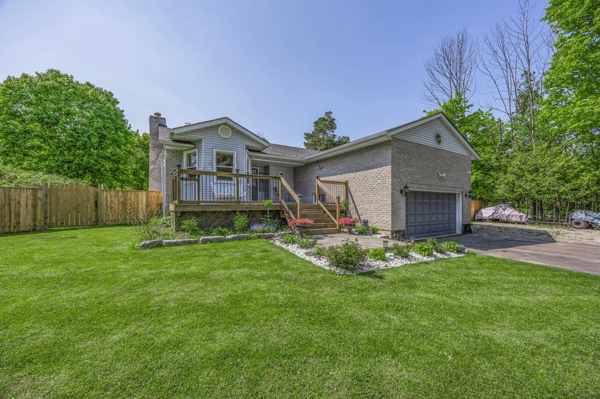 Oro-medonte, ON L0L 1T0,2330 Lakeshore RD E