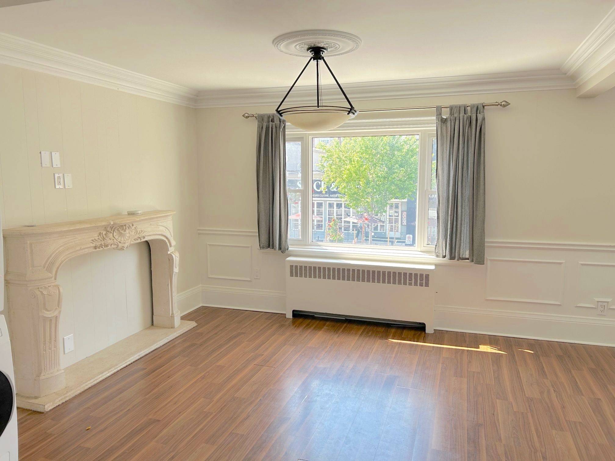 Oakville, ON L6J 1J1,266 Lakeshore RD E #1