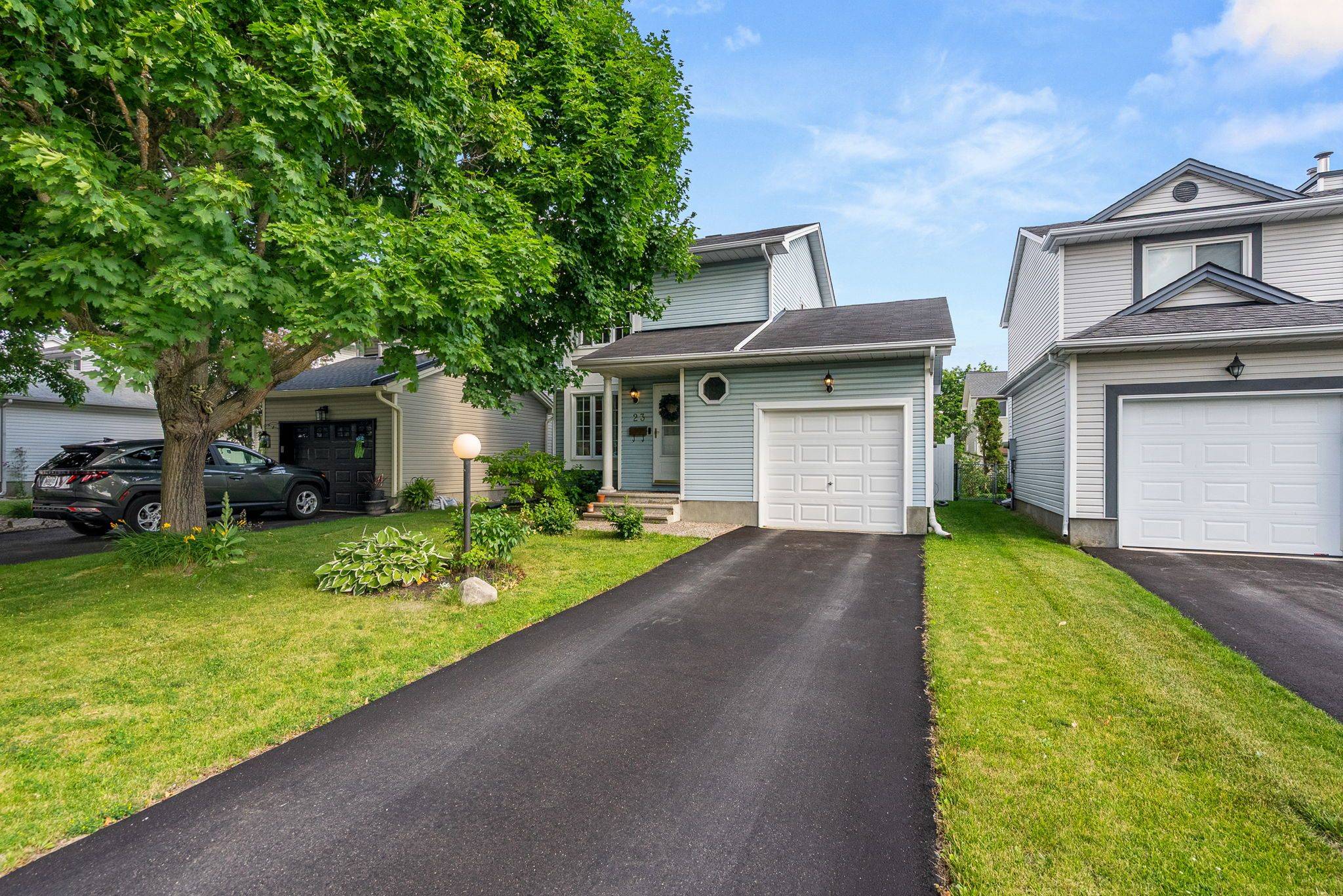 23 Peacock CRES,  Barrhaven,  ON K2J 3P1