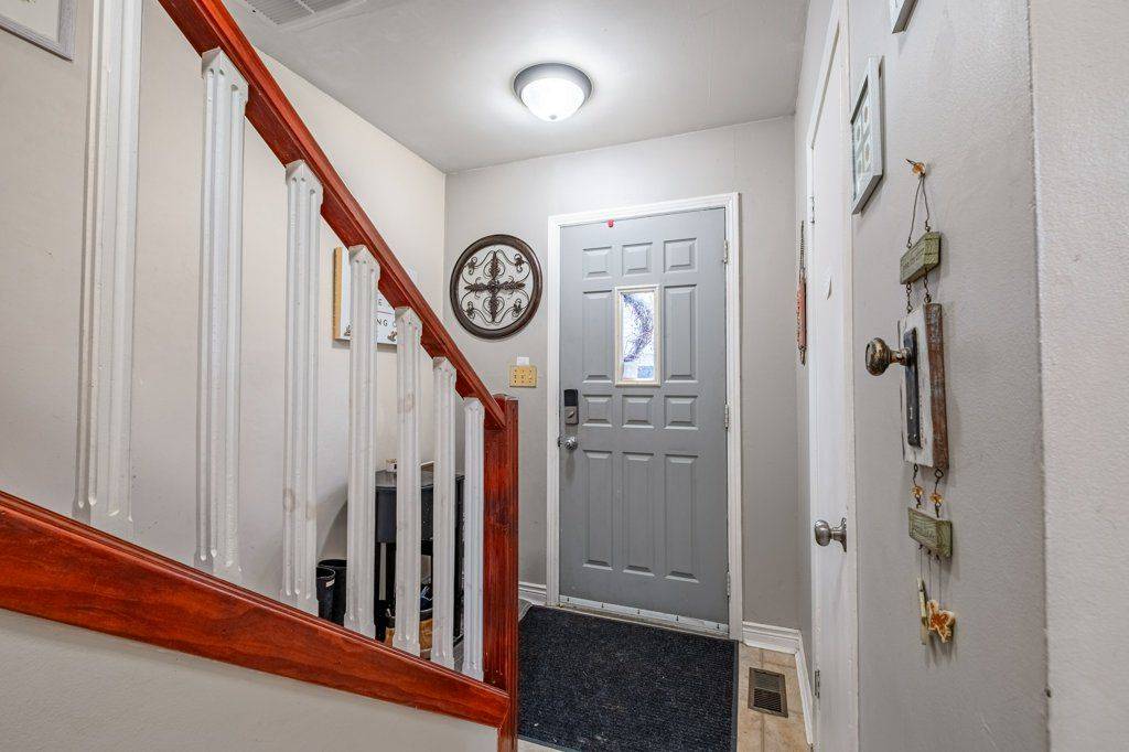 Kingston, ON K7M 2X1,126 Notch Hill RD #5